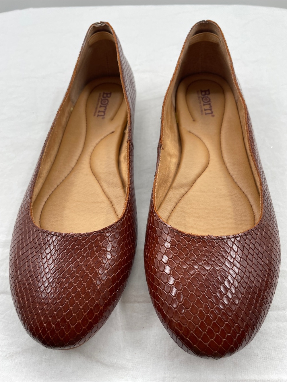 NEW! Born Hand Crafted Leather Dark Burgundy Textured Ballet Flats. 9M. - Picture 3 of 10